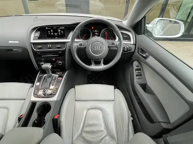 アウディ Ａ５ SB 2．0 TFSI クワトロ 石川県 2016(平28)年 6.7万km グレイシアホワイトメタリック グレー革シート/シートヒーター/電動シート/純正ナビ/フルセグＴＶ/ＨＩＤヘッドライト/オートライト/電動パーキングブレーキ/オートホールド/レインセンサー/アドバンストキー/ＥＴＣ/純正１８ＡＷ/ドライブレコーダー