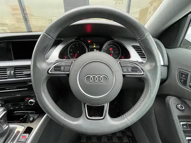 アウディ Ａ５ SB 2．0 TFSI クワトロ 石川県 2016(平28)年 6.7万km グレイシアホワイトメタリック グレー革シート/シートヒーター/電動シート/純正ナビ/フルセグＴＶ/ＨＩＤヘッドライト/オートライト/電動パーキングブレーキ/オートホールド/レインセンサー/アドバンストキー/ＥＴＣ/純正１８ＡＷ/ドライブレコーダー