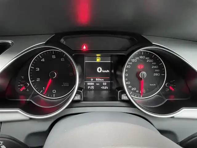 アウディ Ａ５ SB 2．0 TFSI クワトロ 石川県 2016(平28)年 6.7万km グレイシアホワイトメタリック グレー革シート/シートヒーター/電動シート/純正ナビ/フルセグＴＶ/ＨＩＤヘッドライト/オートライト/電動パーキングブレーキ/オートホールド/レインセンサー/アドバンストキー/ＥＴＣ/純正１８ＡＷ/ドライブレコーダー
