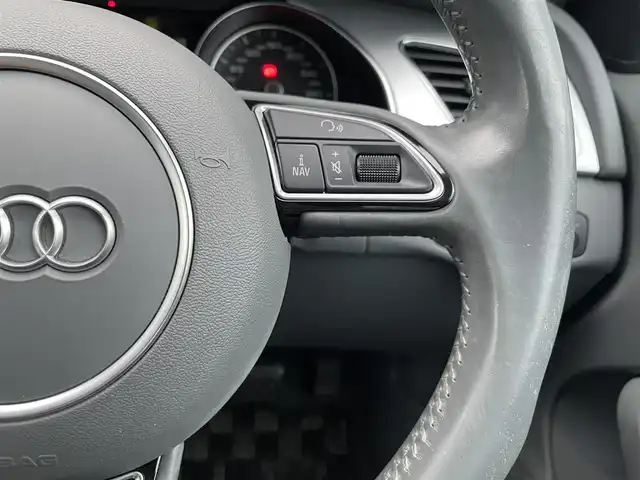 アウディ Ａ５ SB 2．0 TFSI クワトロ 石川県 2016(平28)年 6.7万km グレイシアホワイトメタリック グレー革シート/シートヒーター/電動シート/純正ナビ/フルセグＴＶ/ＨＩＤヘッドライト/オートライト/電動パーキングブレーキ/オートホールド/レインセンサー/アドバンストキー/ＥＴＣ/純正１８ＡＷ/ドライブレコーダー