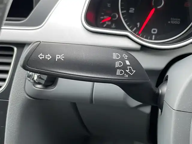 アウディ Ａ５ SB 2．0 TFSI クワトロ 石川県 2016(平28)年 6.7万km グレイシアホワイトメタリック グレー革シート/シートヒーター/電動シート/純正ナビ/フルセグＴＶ/ＨＩＤヘッドライト/オートライト/電動パーキングブレーキ/オートホールド/レインセンサー/アドバンストキー/ＥＴＣ/純正１８ＡＷ/ドライブレコーダー