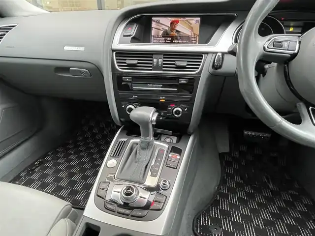 アウディ Ａ５ SB 2．0 TFSI クワトロ 石川県 2016(平28)年 6.7万km グレイシアホワイトメタリック グレー革シート/シートヒーター/電動シート/純正ナビ/フルセグＴＶ/ＨＩＤヘッドライト/オートライト/電動パーキングブレーキ/オートホールド/レインセンサー/アドバンストキー/ＥＴＣ/純正１８ＡＷ/ドライブレコーダー
