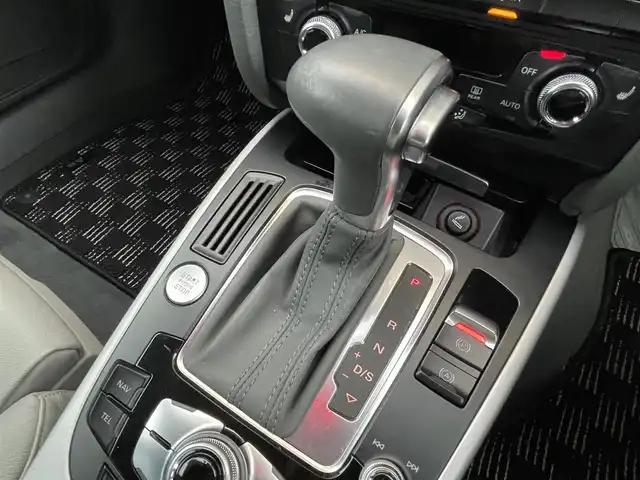 アウディ Ａ５ SB 2．0 TFSI クワトロ 石川県 2016(平28)年 6.7万km グレイシアホワイトメタリック グレー革シート/シートヒーター/電動シート/純正ナビ/フルセグＴＶ/ＨＩＤヘッドライト/オートライト/電動パーキングブレーキ/オートホールド/レインセンサー/アドバンストキー/ＥＴＣ/純正１８ＡＷ/ドライブレコーダー