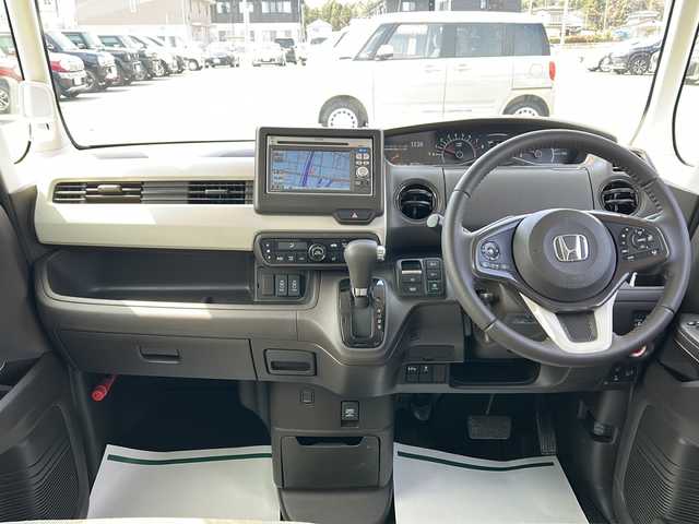 ホンダ Ｎ ＢＯＸ L ターボ 岩手県 2022(令4)年 8.8万km クリスタルブラックパール 社外SDナビ/AM/FM/CD/DVD/ワンセグTV/バックカメラ/クルーズコントロール/衝突被害軽減ブレーキ/レーンキープアシスト/横滑り防止装置/アイドリングストップ/オートライト/LEDヘッドライト/フォグランプ/スマートキー/シートヒーター/プッシュスタート/社外14インチAW/スタッドレス車載/純正フロアマット/純正ドアバイザー/保証書/取扱説明書