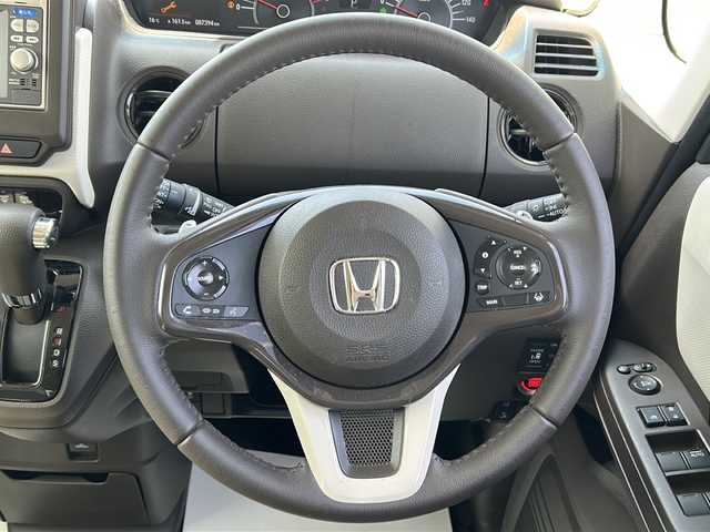 ホンダ Ｎ ＢＯＸ L ターボ 岩手県 2022(令4)年 8.8万km クリスタルブラックパール 社外SDナビ/AM/FM/CD/DVD/ワンセグTV/バックカメラ/クルーズコントロール/衝突被害軽減ブレーキ/レーンキープアシスト/横滑り防止装置/アイドリングストップ/オートライト/LEDヘッドライト/フォグランプ/スマートキー/シートヒーター/プッシュスタート/社外14インチAW/スタッドレス車載/純正フロアマット/純正ドアバイザー/保証書/取扱説明書