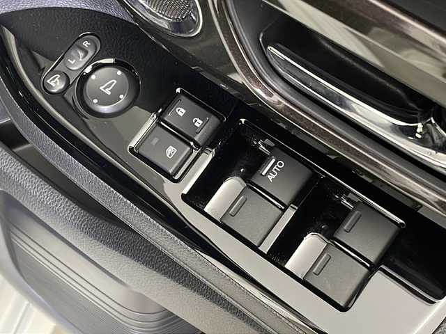 ホンダ Ｎ ＢＯＸ カスタム G EX ターボ ホンダセンシング 新潟県 2018(平30)年 2.3万km プラチナホワイトパール 純正ナビ/バックカメラ/Bluetooth/CD/DVD/USB/フルセグTV/前方ドライブレコーダー/ビルトインETC/パドルシフト/アダプティブクルーズコントロール/ホンダセンシング衝突軽減ブレーキ/リアコーナーセンサー/純正フロアマット/純正アルミホイール/D席シートヒーター/前席レザー調シートカバー
