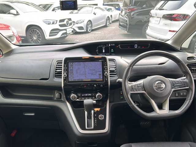 日産 セレナ 兵庫県 2019(平31)年 4.1万km マルーンレッド 純正ディーラーナビ/　Bluetooth・AUX・IPod・USB・HDMI/フルセグTV/全方位カメラ/前後コーナーセンサー/前後ドライブレコーダー/純正ビルトインETC/両側パワースライドドア/自動駐車/3列シート/ウォークスルー/クルーズコントロール/アンチロック・ブレーキ・システム/衝突被害軽減システム/横滑り防止装置/レーンキープアシスト/アイドリングストップ/オートライト/プッシュスタート/純正フロアマット/純正アルミホイール/スマートキー/スペアキー×１/取扱説明書/保証書
