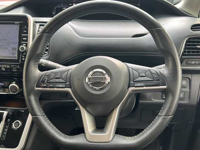 日産 セレナ 兵庫県 2019(平31)年 4.1万km マルーンレッド 純正ディーラーナビ/　Bluetooth・AUX・IPod・USB・HDMI/フルセグTV/全方位カメラ/前後コーナーセンサー/前後ドライブレコーダー/純正ビルトインETC/両側パワースライドドア/自動駐車/3列シート/ウォークスルー/クルーズコントロール/アンチロック・ブレーキ・システム/衝突被害軽減システム/横滑り防止装置/レーンキープアシスト/アイドリングストップ/オートライト/プッシュスタート/純正フロアマット/純正アルミホイール/スマートキー/スペアキー×１/取扱説明書/保証書