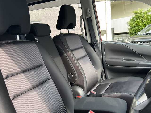 日産 セレナ 兵庫県 2019(平31)年 4.1万km マルーンレッド 純正ディーラーナビ/　Bluetooth・AUX・IPod・USB・HDMI/フルセグTV/全方位カメラ/前後コーナーセンサー/前後ドライブレコーダー/純正ビルトインETC/両側パワースライドドア/自動駐車/3列シート/ウォークスルー/クルーズコントロール/アンチロック・ブレーキ・システム/衝突被害軽減システム/横滑り防止装置/レーンキープアシスト/アイドリングストップ/オートライト/プッシュスタート/純正フロアマット/純正アルミホイール/スマートキー/スペアキー×１/取扱説明書/保証書