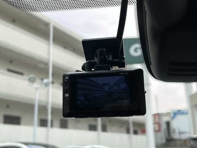 日産 セレナ 兵庫県 2019(平31)年 4.1万km マルーンレッド 純正ディーラーナビ/　Bluetooth・AUX・IPod・USB・HDMI/フルセグTV/全方位カメラ/前後コーナーセンサー/前後ドライブレコーダー/純正ビルトインETC/両側パワースライドドア/自動駐車/3列シート/ウォークスルー/クルーズコントロール/アンチロック・ブレーキ・システム/衝突被害軽減システム/横滑り防止装置/レーンキープアシスト/アイドリングストップ/オートライト/プッシュスタート/純正フロアマット/純正アルミホイール/スマートキー/スペアキー×１/取扱説明書/保証書