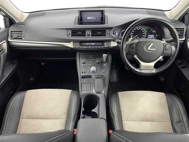 レクサス ＣＴ 200h クールツーリングスタイル 埼玉県 2017(平29)年 4.7万km ブラック/スパークリングメテオメタリック サンルーフ　メーカーナビ　バックカメラ　ビルトインＥＴＣ　プリクラッシュセーフティー　シートヒーター　レーダークルーズコントロール　パドルシフト　ＬＥＤライト　純正アルミ　スマートキー　地デジＴＶ