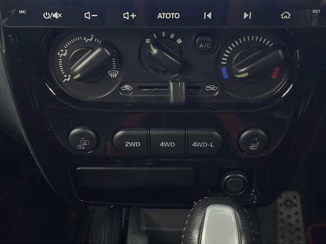 スズキ ジムニー クロスアドベンチャー 新潟県 2012(平24)年 7.7万km パールホワイト 4WD/社外ディスプレイオーディオ/(Bluetooth)/レザーシート/運転席シートヒーター/純正フロアマット/ドアバイザー/ヘッドライトレベライザー/電動格納ミラー/ETC2.0