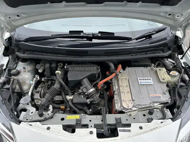 日産 ノート e－パワー X Vセレクション 栃木県 2020(令2)年 4.6万km ブリリアントホワイトパール 純正ナビ/アラウンドビューモニター/スマートルームニミラー/純正AW15インチ/衝突被害軽減システム/レーダークルーズ/前後コーナーセンサー/レーンキープアシスト/横滑り防止/LEDヘッドライト/オートライト/Bluetooth / フルセグ / USB/スペアキー1本