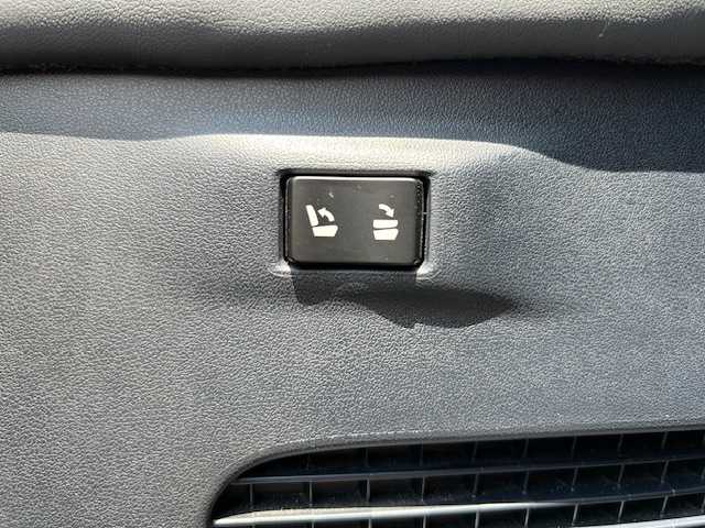 レクサス ＮＸ 200t バージョンL 埼玉県 2015(平27)年 11.4万km ブラック メーカーナビ/【CD/DVD/フルセグ/Bluetooth】/バックカメラ/クルーズコントロール/ビルトインETC/本革シート/パワーシート/エアーシート/パドルシフト/ステアリングヒーター/シートヒーター/パワーバックドア/LEDヘッドライト/取扱説明書/保証書
