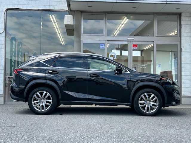 レクサス ＮＸ 200t バージョンL 埼玉県 2015(平27)年 11.4万km ブラック メーカーナビ/【CD/DVD/フルセグ/Bluetooth】/バックカメラ/クルーズコントロール/ビルトインETC/本革シート/パワーシート/エアーシート/パドルシフト/ステアリングヒーター/シートヒーター/パワーバックドア/LEDヘッドライト/取扱説明書/保証書