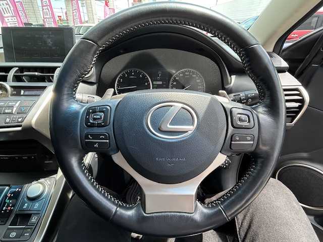 レクサス ＮＸ 200t バージョンL 埼玉県 2015(平27)年 11.4万km ブラック メーカーナビ/【CD/DVD/フルセグ/Bluetooth】/バックカメラ/クルーズコントロール/ビルトインETC/本革シート/パワーシート/エアーシート/パドルシフト/ステアリングヒーター/シートヒーター/パワーバックドア/LEDヘッドライト/取扱説明書/保証書