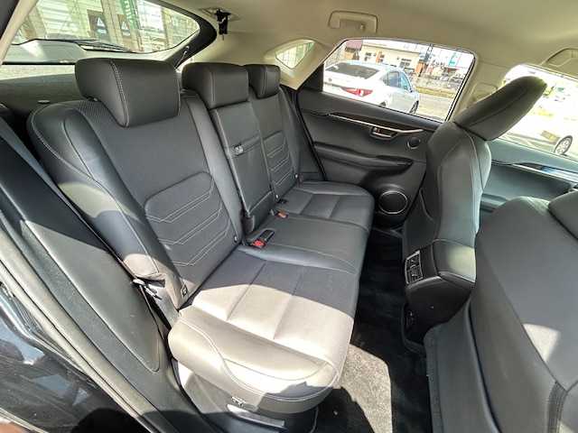 レクサス ＮＸ 200t バージョンL 埼玉県 2015(平27)年 11.4万km ブラック メーカーナビ/【CD/DVD/フルセグ/Bluetooth】/バックカメラ/クルーズコントロール/ビルトインETC/本革シート/パワーシート/エアーシート/パドルシフト/ステアリングヒーター/シートヒーター/パワーバックドア/LEDヘッドライト/取扱説明書/保証書