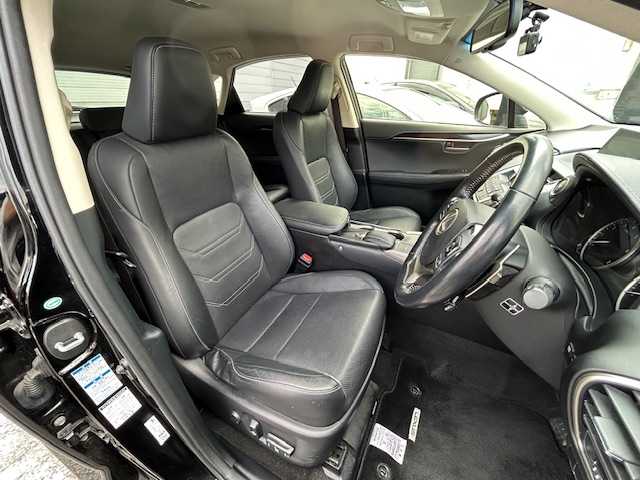 レクサス ＮＸ 200t バージョンL 埼玉県 2015(平27)年 11.4万km ブラック メーカーナビ/【CD/DVD/フルセグ/Bluetooth】/バックカメラ/クルーズコントロール/ビルトインETC/本革シート/パワーシート/エアーシート/パドルシフト/ステアリングヒーター/シートヒーター/パワーバックドア/LEDヘッドライト/取扱説明書/保証書