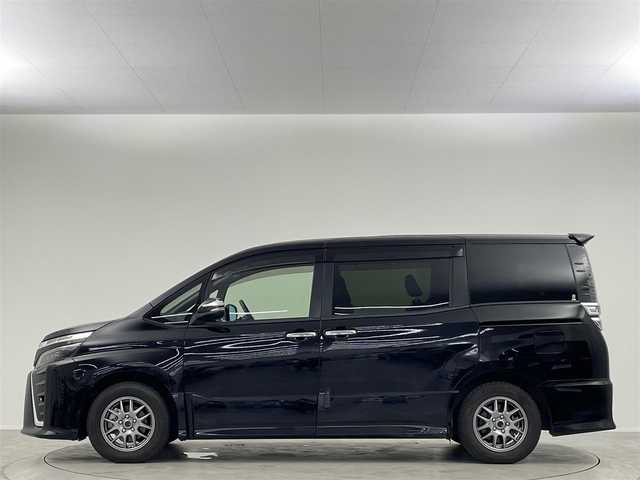 トヨタ ヴォクシー ハイブリッド ZS 煌Ⅱ 埼玉県 2020(令2)年 2.7万km ブラック 純正１０型ナビ　純正１２インチ後席モニター　両側パワースライドドア　クルーズコントロール　デジタルインナーミラー　シートヒーター　左ミラーリバース連動 コーナーセンサー 前後ドライブレコーダー ETC
