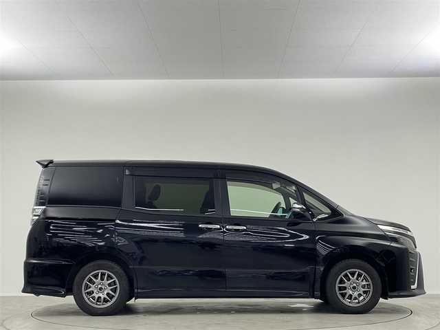 トヨタ ヴォクシー ハイブリッド ZS 煌Ⅱ 埼玉県 2020(令2)年 2.7万km ブラック 純正１０型ナビ　純正１２インチ後席モニター　両側パワースライドドア　クルーズコントロール　デジタルインナーミラー　シートヒーター　左ミラーリバース連動 コーナーセンサー 前後ドライブレコーダー ETC