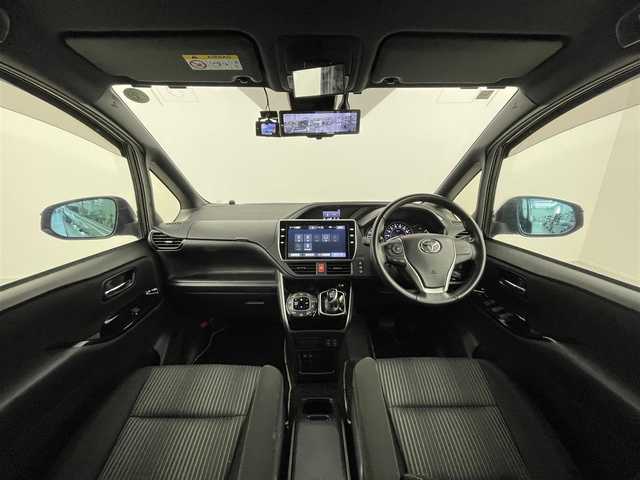 トヨタ ヴォクシー ハイブリッド ZS 煌Ⅱ 埼玉県 2020(令2)年 2.7万km ブラック 純正１０型ナビ　純正１２インチ後席モニター　両側パワースライドドア　クルーズコントロール　デジタルインナーミラー　シートヒーター　左ミラーリバース連動 コーナーセンサー 前後ドライブレコーダー ETC