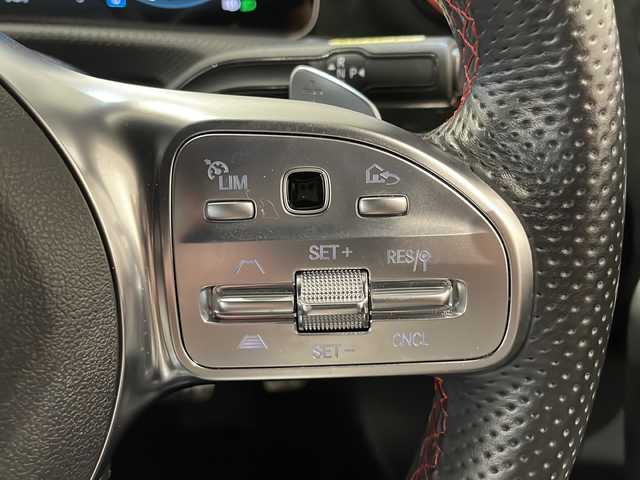 メルセデス・ベンツ Ａ１８０ スタイル AMGライン 新潟県 2018(平30)年 2.8万km コスモスブラック オプション/レーダーセーフティパッケージ/-アクティブディスタンスアシストディストロニック /-アクティブブレーキアシスト/-PRE SAFEプラス/-アクティブブラインドスポットアシスト/-アクティブレーンキーピングアシスト/-アクティブステアリングアシスト/ナビゲーションパッケージ/-HDDナビゲーション/-フルセグTV/-トラフィックサインアシスト/AMGライン/-AMGスタイリングパッケージ/-ロゴ付きキャリパー/-ステンレンスペダル/-本革スポーツステアリング/-レザーDINAMICAシート/-DINAMICAトリム/-18インチAMGアルミホイール/-マルチビームLEDヘッドライト/-アダプティブハイビームアシストプラス/主要装備/ETC/ドライブレコーダー/パドルシフト/シートヒーター/メモリ付きパワーシート/置くだけ充電/パークトロニック/スマートキー/スペアキー