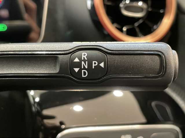メルセデス・ベンツ Ａ１８０ スタイル AMGライン 新潟県 2018(平30)年 2.8万km コスモスブラック オプション/レーダーセーフティパッケージ/-アクティブディスタンスアシストディストロニック /-アクティブブレーキアシスト/-PRE SAFEプラス/-アクティブブラインドスポットアシスト/-アクティブレーンキーピングアシスト/-アクティブステアリングアシスト/ナビゲーションパッケージ/-HDDナビゲーション/-フルセグTV/-トラフィックサインアシスト/AMGライン/-AMGスタイリングパッケージ/-ロゴ付きキャリパー/-ステンレンスペダル/-本革スポーツステアリング/-レザーDINAMICAシート/-DINAMICAトリム/-18インチAMGアルミホイール/-マルチビームLEDヘッドライト/-アダプティブハイビームアシストプラス/主要装備/ETC/ドライブレコーダー/パドルシフト/シートヒーター/メモリ付きパワーシート/置くだけ充電/パークトロニック/スマートキー/スペアキー