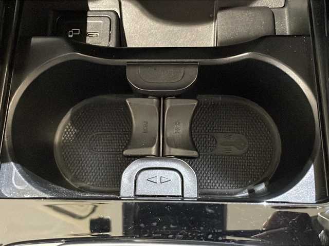 メルセデス・ベンツ Ａ１８０ スタイル AMGライン 新潟県 2018(平30)年 2.8万km コスモスブラック オプション/レーダーセーフティパッケージ/-アクティブディスタンスアシストディストロニック /-アクティブブレーキアシスト/-PRE SAFEプラス/-アクティブブラインドスポットアシスト/-アクティブレーンキーピングアシスト/-アクティブステアリングアシスト/ナビゲーションパッケージ/-HDDナビゲーション/-フルセグTV/-トラフィックサインアシスト/AMGライン/-AMGスタイリングパッケージ/-ロゴ付きキャリパー/-ステンレンスペダル/-本革スポーツステアリング/-レザーDINAMICAシート/-DINAMICAトリム/-18インチAMGアルミホイール/-マルチビームLEDヘッドライト/-アダプティブハイビームアシストプラス/主要装備/ETC/ドライブレコーダー/パドルシフト/シートヒーター/メモリ付きパワーシート/置くだけ充電/パークトロニック/スマートキー/スペアキー