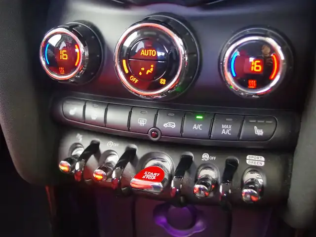 ＭＩＮＩ ＢＭＷ ミニ クーパー S クラシックトリム 岐阜県 2021(令3)年 3.5万km ミッドナイト・ブラック・メタリック クラシックトリム/アンビエントライト/純正HDDナビ/【Bluetooth/USB】/衝突回避・被害軽減ブレーキ/アダプティブ・クルーズ・コントロール/レーン・ディパーチャー・ウォーニング/パーキング・アシスト・パッケージ/パーク・ディスタンス・コントロール/レイン・センサー/クロス/レザレット/純正17インチアロイ・ホイール/ターボ/LEDヘッドライト/ダイナミック・スタビリティ・コントロール /イモビライザー/ビルトインETC/純正ドライブレコーダー/ダブル＋サイドエアバック/プッシュスタート/コンフォート・アクセス・システム/スペアキー/保証書