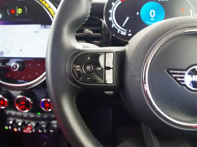 ＭＩＮＩ ＢＭＷ ミニ クーパー S クラシックトリム 岐阜県 2021(令3)年 3.5万km ミッドナイト・ブラック・メタリック クラシックトリム/アンビエントライト/純正HDDナビ/【Bluetooth/USB】/衝突回避・被害軽減ブレーキ/アダプティブ・クルーズ・コントロール/レーン・ディパーチャー・ウォーニング/パーキング・アシスト・パッケージ/パーク・ディスタンス・コントロール/レイン・センサー/クロス/レザレット/純正17インチアロイ・ホイール/ターボ/LEDヘッドライト/ダイナミック・スタビリティ・コントロール /イモビライザー/ビルトインETC/純正ドライブレコーダー/ダブル＋サイドエアバック/プッシュスタート/コンフォート・アクセス・システム/スペアキー/保証書