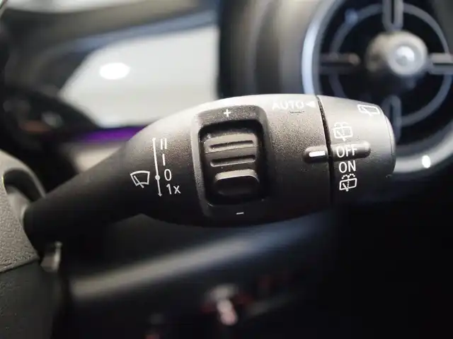 ＭＩＮＩ ＢＭＷ ミニ クーパー S クラシックトリム 岐阜県 2021(令3)年 3.5万km ミッドナイト・ブラック・メタリック クラシックトリム/アンビエントライト/純正HDDナビ/【Bluetooth/USB】/衝突回避・被害軽減ブレーキ/アダプティブ・クルーズ・コントロール/レーン・ディパーチャー・ウォーニング/パーキング・アシスト・パッケージ/パーク・ディスタンス・コントロール/レイン・センサー/クロス/レザレット/純正17インチアロイ・ホイール/ターボ/LEDヘッドライト/ダイナミック・スタビリティ・コントロール /イモビライザー/ビルトインETC/純正ドライブレコーダー/ダブル＋サイドエアバック/プッシュスタート/コンフォート・アクセス・システム/スペアキー/保証書