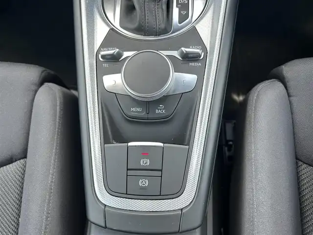 アウディ ＴＴクーペ 滋賀県 2017(平29)年 3万km パール アシスタンスパッケージ/クルーズコントロール/パーキングシステム/リアビューカメラ/ホールドアシスト/マトリクスLED/バーチャルコックピット/MMIナビゲーション