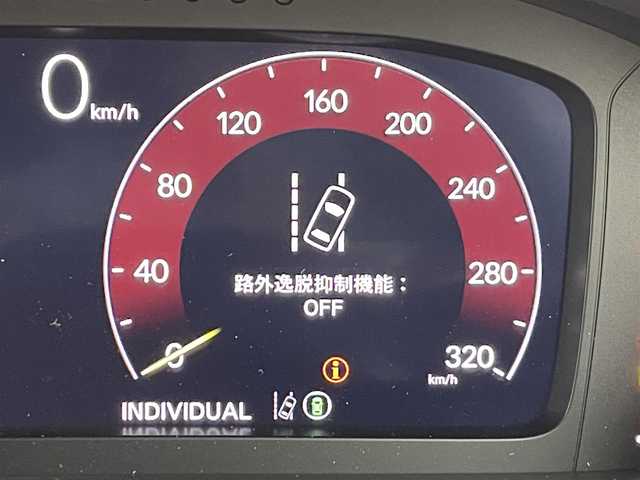 ホンダ シビック タイプR 群馬県 2025(令7)年 0.1万km未満 チャンピオンシップホワイト ・登録済未使用車(登録時走行距離：40km)/Honda CONNECTディスプレー+ETC2.0/・9インチワイドディスプレー/・AM/FM/USB/Bluetooth/フルセグTV/・AppleCarPlay/AndroidAuto/・ETC2.0車載器(ナビ連動)/・Honda LogR/HondaSENSING/・衝突軽減ブレーキ/近距離衝突軽減ブレーキ/・車線維持支援システム/路外逸脱抑制機能/・歩行者事故低減ステアリング/・アダプティブクルーズコントロール/・オートハイビーム/・ブラインドスポットインフォメーション/・先行車発進お知らせ機能/標識認識機能/・パーキングセンサーシステム/後退出庫サポート/TYPE R専装備/・専用10.2インチデジタルグラフィックメーター/・専用LEDレブインジケーター/・専用ステアリングホイール/・専用ステアリングエンブレム/・専用フロントグリル/・専用エアロダイナミクスカラードバンパー(前後)/・グロスブラックフロントスポイラー/・専用大型リアスポイラー(グロスブラック)/・専用サスペンション(フロント：デュアルアクシスストラット/リア：マルチリンク)/・Brembo社製ブレーキキャリパー/・19インチリバースリムアルミホイール/フルLEDヘッドランプ