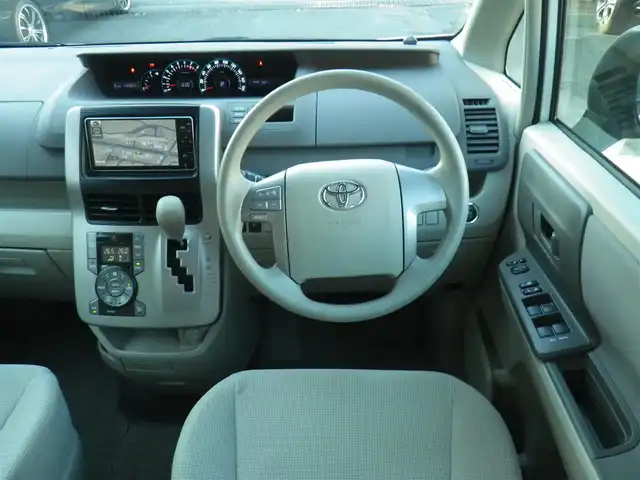 トヨタ ノア X スマートエディション 神奈川県 2010(平22)年 11.3万km ホワイトパールクリスタルシャイン 車検8年12月4日迄/純正HDDナビ　ワンセグ/（Mサーバー/AUX/SD/DVD再生可）/バックカメラ/両側パワースライドドア/フリップダウンモニター/ビルトインETC/スマートキーx2/80系ノア用アルミホイール/キセノンヘッドランプ/ウインカーミラー/取説書/保証書