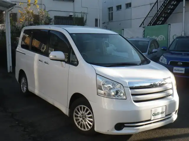 トヨタ ノア X スマートエディション 神奈川県 2010(平22)年 11.3万km ホワイトパールクリスタルシャイン 車検8年12月4日迄/純正HDDナビ　ワンセグ/（Mサーバー/AUX/SD/DVD再生可）/バックカメラ/両側パワースライドドア/フリップダウンモニター/ビルトインETC/スマートキーx2/80系ノア用アルミホイール/キセノンヘッドランプ/ウインカーミラー/取説書/保証書