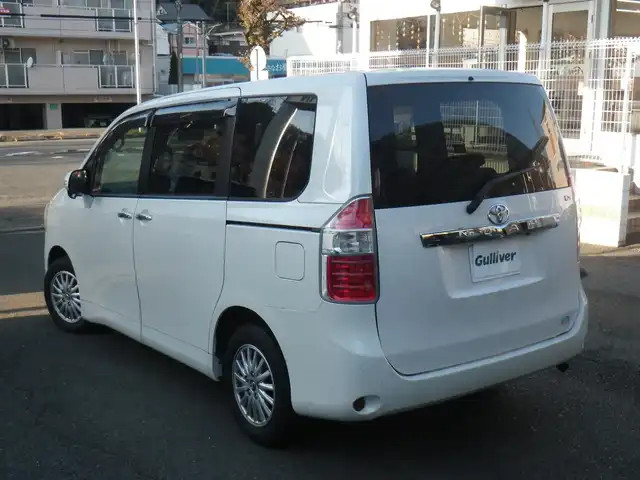 トヨタ ノア X スマートエディション 神奈川県 2010(平22)年 11.3万km ホワイトパールクリスタルシャイン 車検8年12月4日迄/純正HDDナビ　ワンセグ/（Mサーバー/AUX/SD/DVD再生可）/バックカメラ/両側パワースライドドア/フリップダウンモニター/ビルトインETC/スマートキーx2/80系ノア用アルミホイール/キセノンヘッドランプ/ウインカーミラー/取説書/保証書