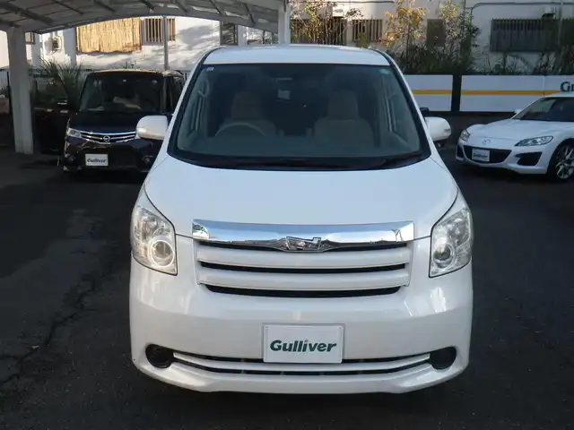 トヨタ ノア X スマートエディション 神奈川県 2010(平22)年 11.3万km ホワイトパールクリスタルシャイン 車検8年12月4日迄/純正HDDナビ　ワンセグ/（Mサーバー/AUX/SD/DVD再生可）/バックカメラ/両側パワースライドドア/フリップダウンモニター/ビルトインETC/スマートキーx2/80系ノア用アルミホイール/キセノンヘッドランプ/ウインカーミラー/取説書/保証書