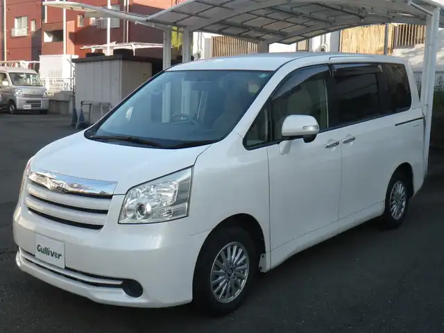 トヨタ ノア X スマートエディション 神奈川県 2010(平22)年 11.3万km ホワイトパールクリスタルシャイン 車検8年12月4日迄/純正HDDナビ　ワンセグ/（Mサーバー/AUX/SD/DVD再生可）/バックカメラ/両側パワースライドドア/フリップダウンモニター/ビルトインETC/スマートキーx2/80系ノア用アルミホイール/キセノンヘッドランプ/ウインカーミラー/取説書/保証書