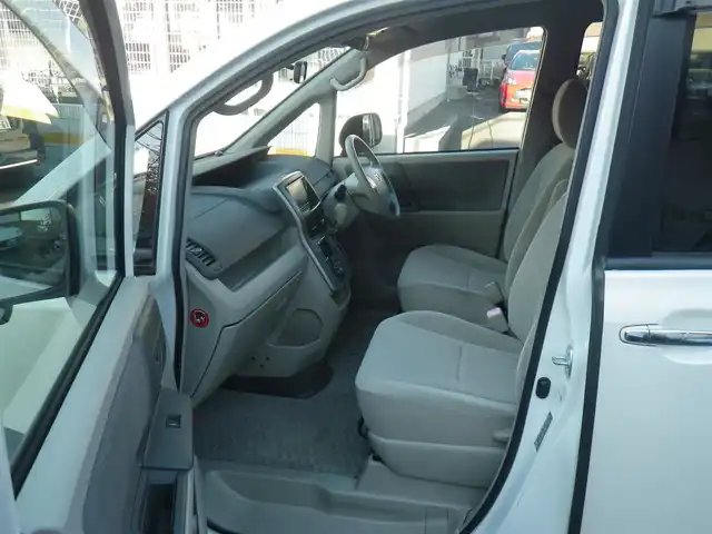 トヨタ ノア X スマートエディション 神奈川県 2010(平22)年 11.3万km ホワイトパールクリスタルシャイン 車検8年12月4日迄/純正HDDナビ　ワンセグ/（Mサーバー/AUX/SD/DVD再生可）/バックカメラ/両側パワースライドドア/フリップダウンモニター/ビルトインETC/スマートキーx2/80系ノア用アルミホイール/キセノンヘッドランプ/ウインカーミラー/取説書/保証書