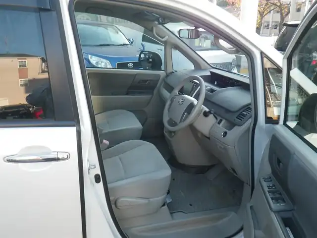 トヨタ ノア X スマートエディション 神奈川県 2010(平22)年 11.3万km ホワイトパールクリスタルシャイン 車検8年12月4日迄/純正HDDナビ　ワンセグ/（Mサーバー/AUX/SD/DVD再生可）/バックカメラ/両側パワースライドドア/フリップダウンモニター/ビルトインETC/スマートキーx2/80系ノア用アルミホイール/キセノンヘッドランプ/ウインカーミラー/取説書/保証書