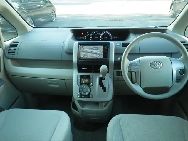 トヨタ ノア X スマートエディション 神奈川県 2010(平22)年 11.3万km ホワイトパールクリスタルシャイン 車検8年12月4日迄/純正HDDナビ　ワンセグ/（Mサーバー/AUX/SD/DVD再生可）/バックカメラ/両側パワースライドドア/フリップダウンモニター/ビルトインETC/スマートキーx2/80系ノア用アルミホイール/キセノンヘッドランプ/ウインカーミラー/取説書/保証書