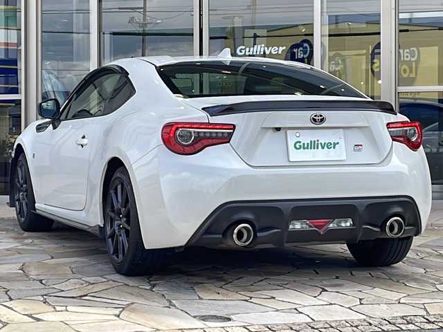 トヨタ ８６ GRスポーツ 静岡県 2018(平30)年 2.7万km クリスタルホワイトパール 【主要装備】/専用シート/エアロ/純正ナビ　/バックカメラ　/前方ドライブレコーダー　/ステアリングスイッチ　/プッシュスタート　/スマートキー　/オートライト　/トランクスポイラー　/Ｂｌｕｅｔｏｏｔｈ接続　/純正１７インチアルミ/クルーズコントロール/ＥＴＣ２．０/ＡＭ/ＦＭ/ＣＤ/ＤＶＤ/フルセグＴＶ/ＳＤ/Ｂｌｕｅｔｏｏｔｈ
