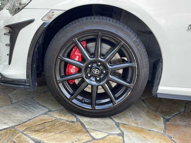 トヨタ ８６ GRスポーツ 静岡県 2018(平30)年 2.7万km クリスタルホワイトパール 【主要装備】/専用シート/エアロ/純正ナビ　/バックカメラ　/前方ドライブレコーダー　/ステアリングスイッチ　/プッシュスタート　/スマートキー　/オートライト　/トランクスポイラー　/Ｂｌｕｅｔｏｏｔｈ接続　/純正１７インチアルミ/クルーズコントロール/ＥＴＣ２．０/ＡＭ/ＦＭ/ＣＤ/ＤＶＤ/フルセグＴＶ/ＳＤ/Ｂｌｕｅｔｏｏｔｈ