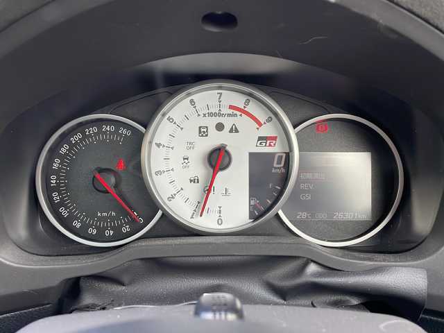 トヨタ ８６ GRスポーツ 静岡県 2018(平30)年 2.7万km クリスタルホワイトパール 【主要装備】/専用シート/エアロ/純正ナビ　/バックカメラ　/前方ドライブレコーダー　/ステアリングスイッチ　/プッシュスタート　/スマートキー　/オートライト　/トランクスポイラー　/Ｂｌｕｅｔｏｏｔｈ接続　/純正１７インチアルミ/クルーズコントロール/ＥＴＣ２．０/ＡＭ/ＦＭ/ＣＤ/ＤＶＤ/フルセグＴＶ/ＳＤ/Ｂｌｕｅｔｏｏｔｈ