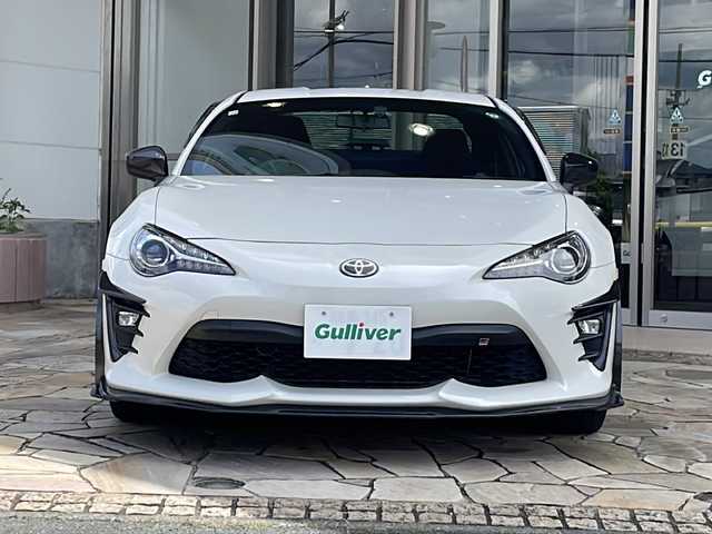 トヨタ ８６ GRスポーツ 静岡県 2018(平30)年 2.7万km クリスタルホワイトパール 【主要装備】/専用シート/エアロ/純正ナビ　/バックカメラ　/前方ドライブレコーダー　/ステアリングスイッチ　/プッシュスタート　/スマートキー　/オートライト　/トランクスポイラー　/Ｂｌｕｅｔｏｏｔｈ接続　/純正１７インチアルミ/クルーズコントロール/ＥＴＣ２．０/ＡＭ/ＦＭ/ＣＤ/ＤＶＤ/フルセグＴＶ/ＳＤ/Ｂｌｕｅｔｏｏｔｈ