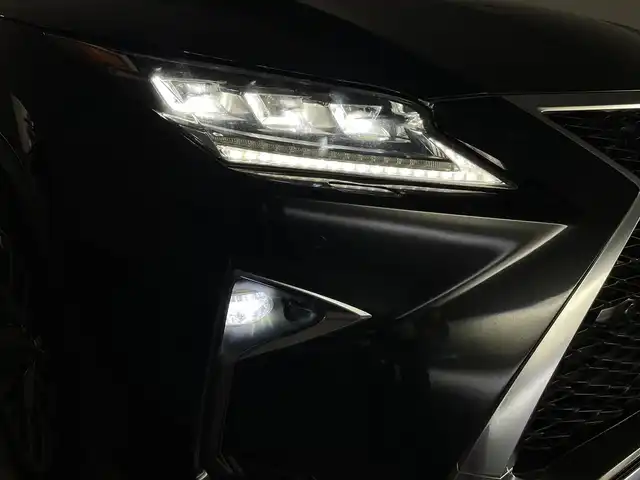 レクサス ＲＸ 450h Fスポーツ 群馬県 2016(平28)年 6.7万km グラファイトブラックガラスフレーク MarkLevinson(マークレビンソン)プレミアムサウンドシステム/ムーンルーフ/後席シートヒーター/パワーシート(電動リクライニング&電動格納機能付)/パノラミックビューモニター/ブラインドスポットモニター/インテリジェントクリアランスソナー/リヤクロストラフィックアラート/リヤクロストラフィックオートブレーキ/ホワイトレザーシート/＝＝＝＝＝/純正12.3インチナビ/・AM/FM/SD/Bluetooth/USB/AUX/・CD/DVD/Blu-ray/フルセグTV/Lexus Safety System+/・プリクラッシュセーフティシステム/・レーンキーピングアシスト/・オートマチックハイビーム/・レーダークルーズコントロール(全車速追従機能付)/前席パワーシート/シートヒーター/シートベンチレーション/運転席メモリー機能/ヘッドアップディスプレイ/ETC2.0/三眼フルLEDヘッドランプ/LEDシーケンシャルターンランプ