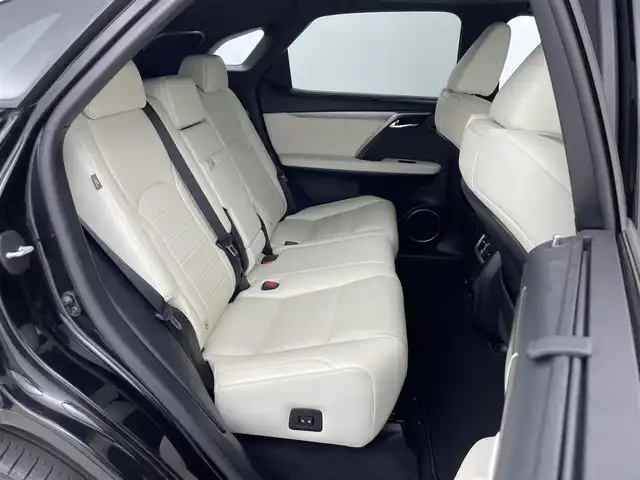 レクサス ＲＸ 450h Fスポーツ 群馬県 2016(平28)年 6.7万km グラファイトブラックガラスフレーク MarkLevinson(マークレビンソン)プレミアムサウンドシステム/ムーンルーフ/後席シートヒーター/パワーシート(電動リクライニング&電動格納機能付)/パノラミックビューモニター/ブラインドスポットモニター/インテリジェントクリアランスソナー/リヤクロストラフィックアラート/リヤクロストラフィックオートブレーキ/ホワイトレザーシート/＝＝＝＝＝/純正12.3インチナビ/・AM/FM/SD/Bluetooth/USB/AUX/・CD/DVD/Blu-ray/フルセグTV/Lexus Safety System+/・プリクラッシュセーフティシステム/・レーンキーピングアシスト/・オートマチックハイビーム/・レーダークルーズコントロール(全車速追従機能付)/前席パワーシート/シートヒーター/シートベンチレーション/運転席メモリー機能/ヘッドアップディスプレイ/ETC2.0/三眼フルLEDヘッドランプ/LEDシーケンシャルターンランプ