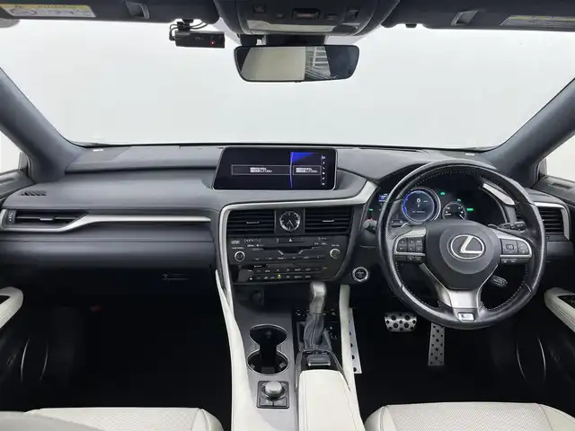 レクサス ＲＸ 450h Fスポーツ 群馬県 2016(平28)年 6.7万km グラファイトブラックガラスフレーク MarkLevinson(マークレビンソン)プレミアムサウンドシステム/ムーンルーフ/後席シートヒーター/パワーシート(電動リクライニング&電動格納機能付)/パノラミックビューモニター/ブラインドスポットモニター/インテリジェントクリアランスソナー/リヤクロストラフィックアラート/リヤクロストラフィックオートブレーキ/ホワイトレザーシート/＝＝＝＝＝/純正12.3インチナビ/・AM/FM/SD/Bluetooth/USB/AUX/・CD/DVD/Blu-ray/フルセグTV/Lexus Safety System+/・プリクラッシュセーフティシステム/・レーンキーピングアシスト/・オートマチックハイビーム/・レーダークルーズコントロール(全車速追従機能付)/前席パワーシート/シートヒーター/シートベンチレーション/運転席メモリー機能/ヘッドアップディスプレイ/ETC2.0/三眼フルLEDヘッドランプ/LEDシーケンシャルターンランプ