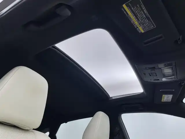 レクサス ＲＸ 450h Fスポーツ 群馬県 2016(平28)年 6.7万km グラファイトブラックガラスフレーク MarkLevinson(マークレビンソン)プレミアムサウンドシステム/ムーンルーフ/後席シートヒーター/パワーシート(電動リクライニング&電動格納機能付)/パノラミックビューモニター/ブラインドスポットモニター/インテリジェントクリアランスソナー/リヤクロストラフィックアラート/リヤクロストラフィックオートブレーキ/ホワイトレザーシート/＝＝＝＝＝/純正12.3インチナビ/・AM/FM/SD/Bluetooth/USB/AUX/・CD/DVD/Blu-ray/フルセグTV/Lexus Safety System+/・プリクラッシュセーフティシステム/・レーンキーピングアシスト/・オートマチックハイビーム/・レーダークルーズコントロール(全車速追従機能付)/前席パワーシート/シートヒーター/シートベンチレーション/運転席メモリー機能/ヘッドアップディスプレイ/ETC2.0/三眼フルLEDヘッドランプ/LEDシーケンシャルターンランプ