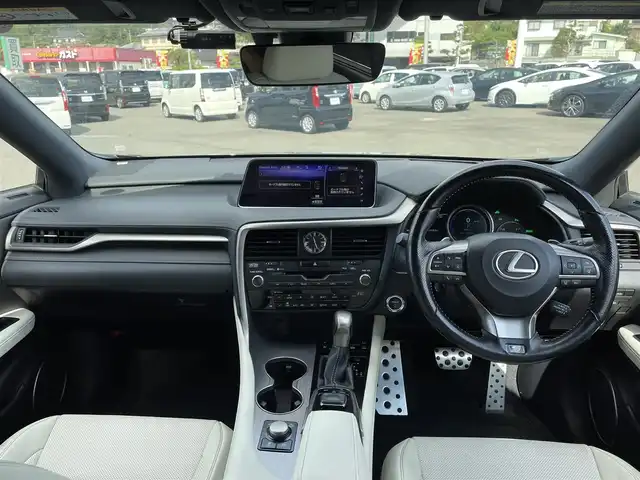 レクサス ＲＸ 450h Fスポーツ 岡山県 2016(平28)年 6.7万km グラファイトブラックガラスフレーク MarkLevinson(マークレビンソン)プレミアムサウンドシステム/ムーンルーフ/後席シートヒーター/パワーシート(電動リクライニング&電動格納機能付)/パノラミックビューモニター/ブラインドスポットモニター/インテリジェントクリアランスソナー/リヤクロストラフィックアラート/リヤクロストラフィックオートブレーキ/ホワイトレザーシート/＝＝＝＝＝/純正12.3インチナビ/・AM/FM/SD/Bluetooth/USB/AUX/・CD/DVD/Blu-ray/フルセグTV/Lexus Safety System+/・プリクラッシュセーフティシステム/・レーンキーピングアシスト/・オートマチックハイビーム/・レーダークルーズコントロール(全車速追従機能付)/前席パワーシート/シートヒーター/シートベンチレーション/運転席メモリー機能/ヘッドアップディスプレイ/ETC2.0/三眼フルLEDヘッドランプ/LEDシーケンシャルターンランプ